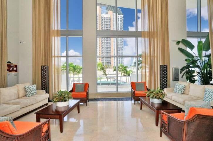 Beachfront Resort - Pool - Ocean View Balcony- Gym Miami Beach Exterior photo