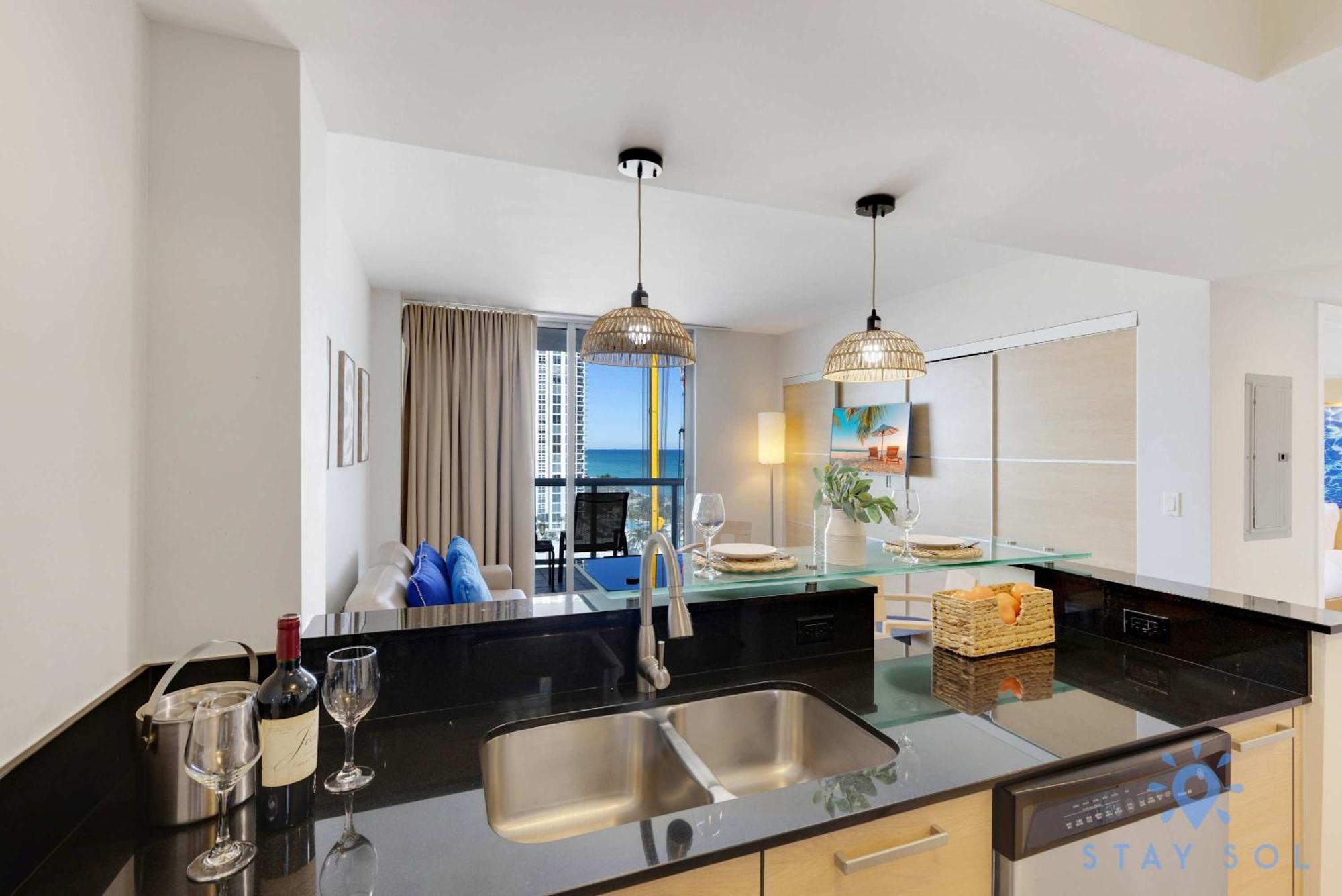 Beachfront Resort - Pool - Ocean View Balcony- Gym Miami Beach Exterior photo